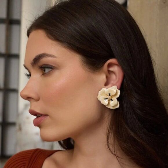 NEW Kenneth Jay Layne Beige Gold Crystal Pave Retro Clip on Flower Earrings - Picture 8 of 9